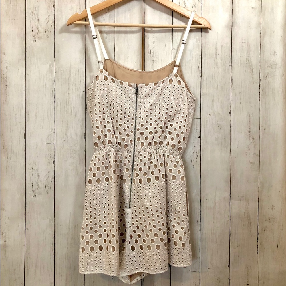 ALICE + OLIVIA Cassia Sleeveless Eyelet Romper - Picture 4 of 7
